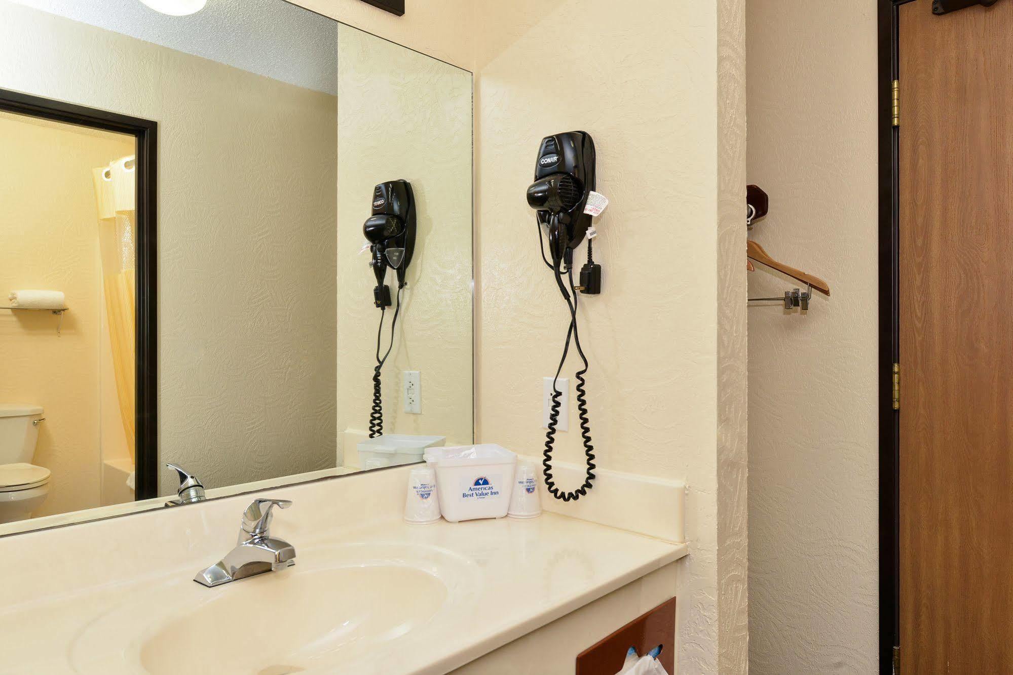Days Inn By Wyndham Ozark Springfield מראה חיצוני תמונה